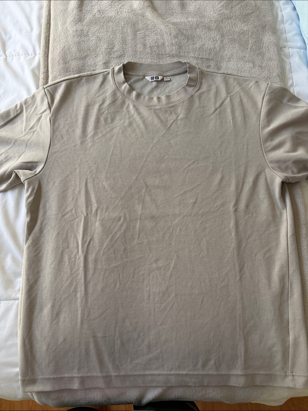 Uniqlo Men's Airism T-Shirt in Light Beige